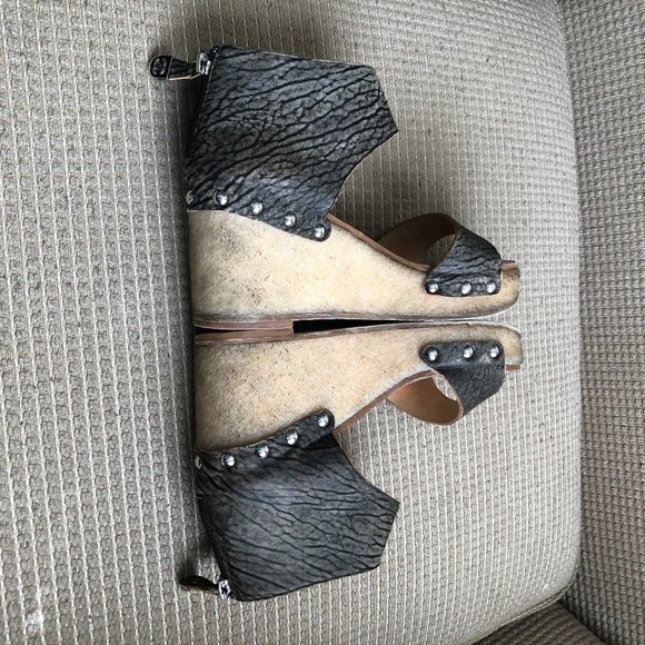 Chanel Women's Gray/Black Animal Print Leather Wedge Sandals. - Picture 7 of 13